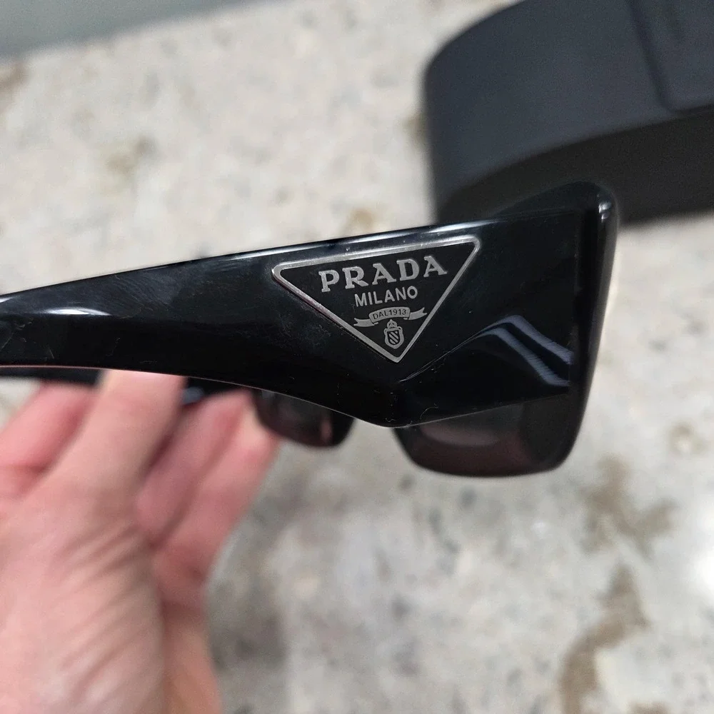 Prada minor flaw